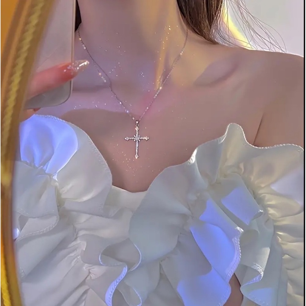 Boutique Cross Pendant Necklace Women OS Silver Tone Sparkly Fashion Trend